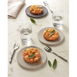 Salmon tartar with sage