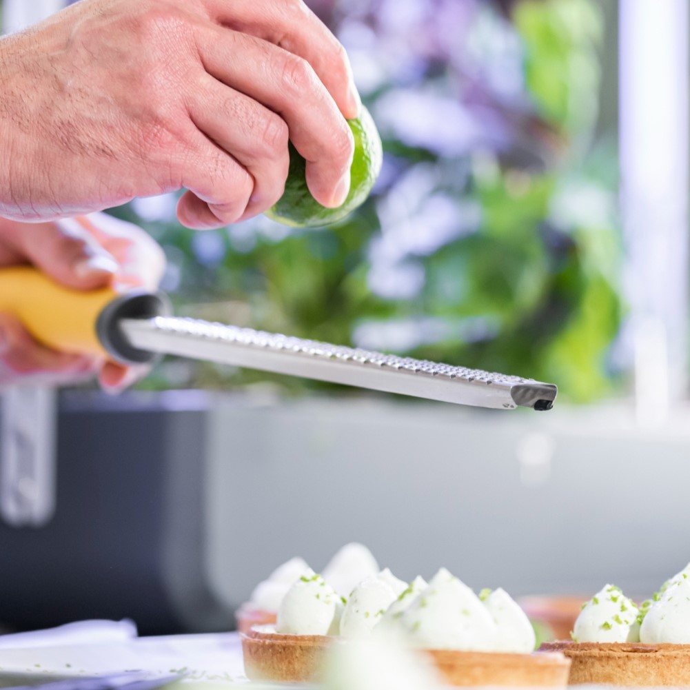 Zeste de citron vert sur les tartelettes