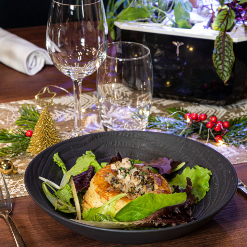 Bouchée à la reine, oseille sanguine et son mesclun de jeunes pousses